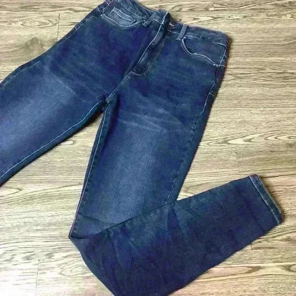 🔥Forever21 Dark Faded Denim Skinny Jeans - Picture 2 of 5